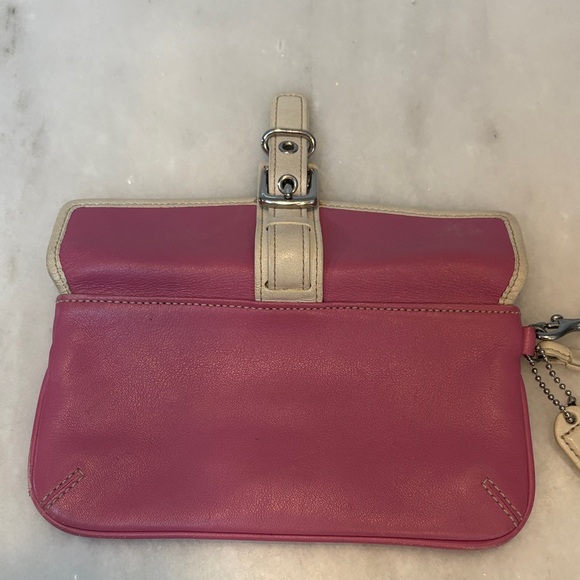 Coach Leather Buckle Large Wristlet Clutch Bag - Picture 14 of 15